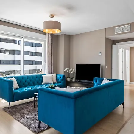 Luxury New Center - Private Parking Apartment *